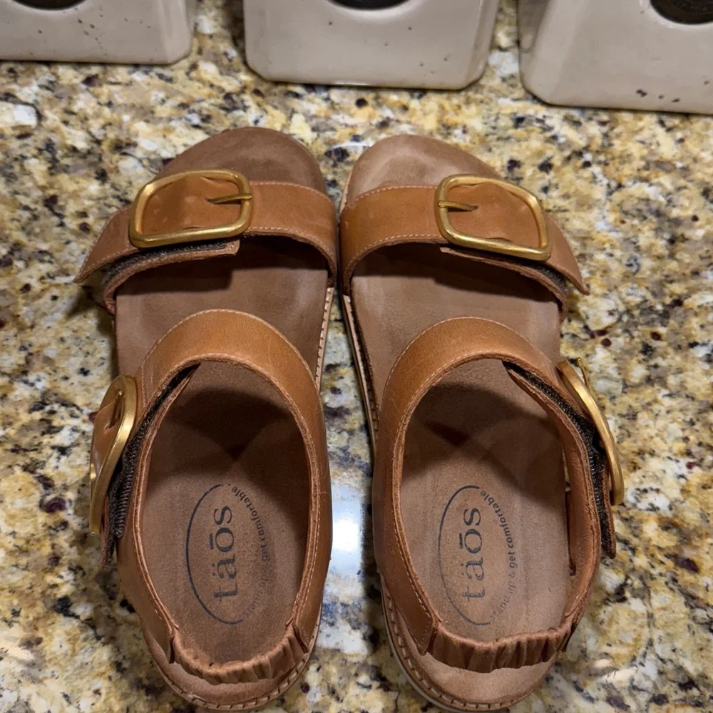 Taos Footwear Tan Leather Buckle Sandals On the Double - Picture 2 of 9